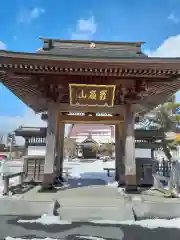 西光寺の山門