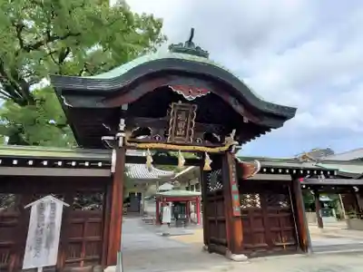 西宮成田山円満寺（圓満寺）の山門・神門
