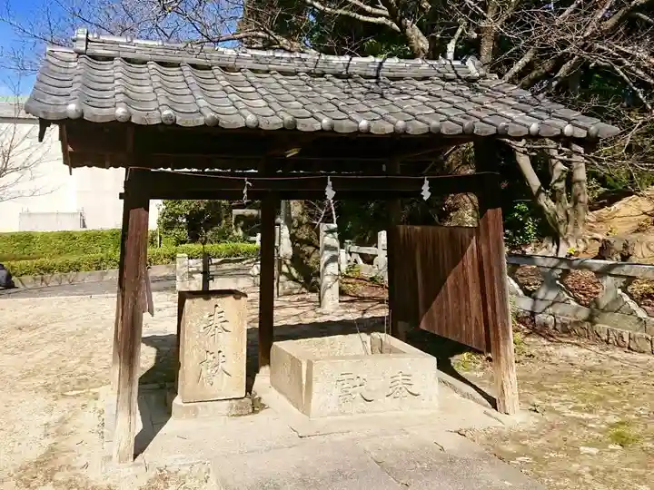 祐綏神社の手水舎