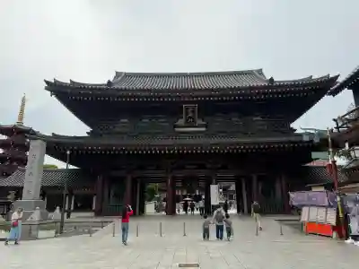 川崎大師（平間寺）の{uncategorized: "未分類", other: "その他", undefined: "問題あり", building: "その他建物", grave: "お墓", sacred_gate: "鳥居", guardian: "狛犬", statue: "像", buddha: "仏像", history: "歴史", nature: "自然", garden: "庭園", animal: "動物", pagoda: "塔", temizu: "手水舎", mountain_gate: "山門・神門", sanctuary: "本殿・本堂", subordinate: "末社・摂社", art: "芸術", scenery: "景色", jizo: "地蔵", ema: "絵馬", goshuin: "御朱印", omikuji: "おみくじ", items: "授与品その他", amulet: "お守り", goshuincho: "御朱印帳", eats: "食事", festival: "お祭り", votive_dance: "神楽", shichigosan: "七五三参", wedding: "結婚式", experience: "体験その他", initially: "初詣", around: "周辺", anti_infection: "感染症対策"}