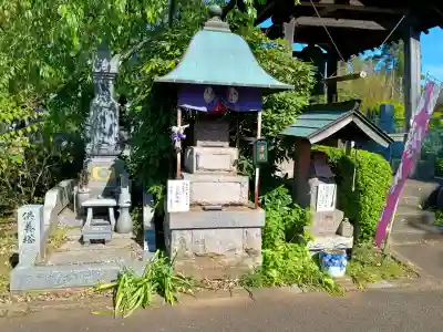 清瀧寺の{uncategorized: "未分類", other: "その他", undefined: "問題あり", building: "その他建物", grave: "お墓", sacred_gate: "鳥居", guardian: "狛犬", statue: "像", buddha: "仏像", history: "歴史", nature: "自然", garden: "庭園", animal: "動物", pagoda: "塔", temizu: "手水舎", mountain_gate: "山門・神門", sanctuary: "本殿・本堂", subordinate: "末社・摂社", art: "芸術", scenery: "景色", jizo: "地蔵", ema: "絵馬", goshuin: "御朱印", omikuji: "おみくじ", items: "授与品その他", amulet: "お守り", goshuincho: "御朱印帳", eats: "食事", festival: "お祭り", votive_dance: "神楽", shichigosan: "七五三参", wedding: "結婚式", experience: "体験その他", initially: "初詣", around: "周辺", anti_infection: "感染症対策"}