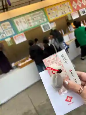 東京大神宮の{uncategorized: "未分類", other: "その他", undefined: "問題あり", building: "その他建物", grave: "お墓", sacred_gate: "鳥居", guardian: "狛犬", statue: "像", buddha: "仏像", history: "歴史", nature: "自然", garden: "庭園", animal: "動物", pagoda: "塔", temizu: "手水舎", mountain_gate: "山門・神門", sanctuary: "本殿・本堂", subordinate: "末社・摂社", art: "芸術", scenery: "景色", jizo: "地蔵", ema: "絵馬", goshuin: "御朱印", omikuji: "おみくじ", items: "授与品その他", amulet: "お守り", goshuincho: "御朱印帳", eats: "食事", festival: "お祭り", votive_dance: "神楽", shichigosan: "七五三参", wedding: "結婚式", experience: "体験その他", initially: "初詣", around: "周辺", anti_infection: "感染症対策"}