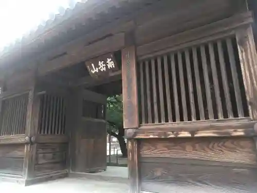 東長寺の山門