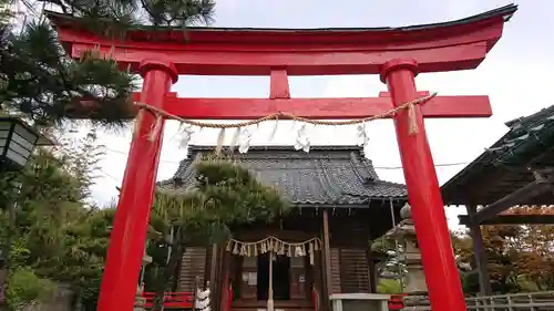 青山御幣稲荷神社の鳥居