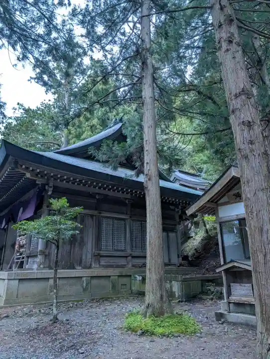 度津神社の{uncategorized: "未分類", other: "その他", undefined: "問題あり", building: "その他建物", grave: "お墓", sacred_gate: "鳥居", guardian: "狛犬", statue: "像", buddha: "仏像", history: "歴史", nature: "自然", garden: "庭園", animal: "動物", pagoda: "塔", temizu: "手水舎", mountain_gate: "山門・神門", sanctuary: "本殿・本堂", subordinate: "末社・摂社", art: "芸術", scenery: "景色", jizo: "地蔵", ema: "絵馬", goshuin: "御朱印", omikuji: "おみくじ", items: "授与品その他", amulet: "お守り", goshuincho: "御朱印帳", eats: "食事", festival: "お祭り", votive_dance: "神楽", shichigosan: "七五三参", wedding: "結婚式", experience: "体験その他", initially: "初詣", around: "周辺", anti_infection: "感染症対策"}