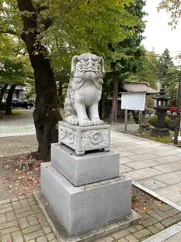 鳥海月山両所宮の狛犬