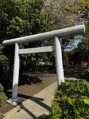 経六稲荷社の{uncategorized: "未分類", other: "その他", undefined: "問題あり", building: "その他建物", grave: "お墓", sacred_gate: "鳥居", guardian: "狛犬", statue: "像", buddha: "仏像", history: "歴史", nature: "自然", garden: "庭園", animal: "動物", pagoda: "塔", temizu: "手水舎", mountain_gate: "山門・神門", sanctuary: "本殿・本堂", subordinate: "末社・摂社", art: "芸術", scenery: "景色", jizo: "地蔵", ema: "絵馬", goshuin: "御朱印", omikuji: "おみくじ", items: "授与品その他", amulet: "お守り", goshuincho: "御朱印帳", eats: "食事", festival: "お祭り", votive_dance: "神楽", shichigosan: "七五三参", wedding: "結婚式", experience: "体験その他", initially: "初詣", around: "周辺", anti_infection: "感染症対策"}