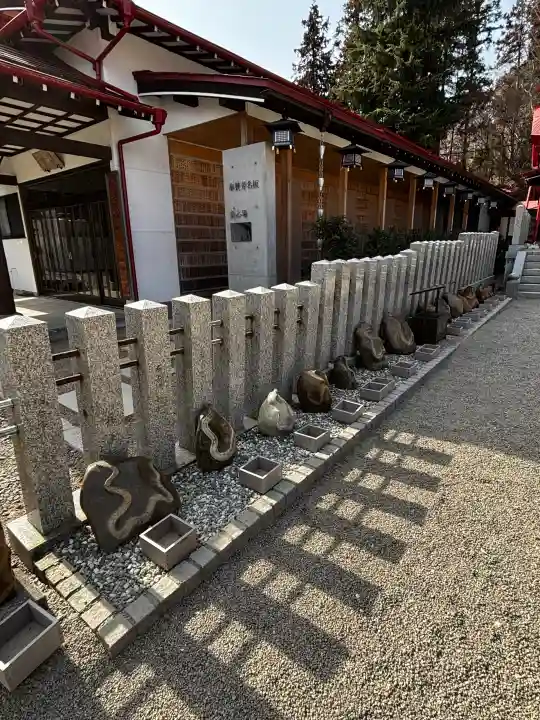 金蛇水神社の{uncategorized: "未分類", other: "その他", undefined: "問題あり", building: "その他建物", grave: "お墓", sacred_gate: "鳥居", guardian: "狛犬", statue: "像", buddha: "仏像", history: "歴史", nature: "自然", garden: "庭園", animal: "動物", pagoda: "塔", temizu: "手水舎", mountain_gate: "山門・神門", sanctuary: "本殿・本堂", subordinate: "末社・摂社", art: "芸術", scenery: "景色", jizo: "地蔵", ema: "絵馬", goshuin: "御朱印", omikuji: "おみくじ", items: "授与品その他", amulet: "お守り", goshuincho: "御朱印帳", eats: "食事", festival: "お祭り", votive_dance: "神楽", shichigosan: "七五三参", wedding: "結婚式", experience: "体験その他", initially: "初詣", around: "周辺", anti_infection: "感染症対策"}