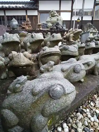 宝円寺の像