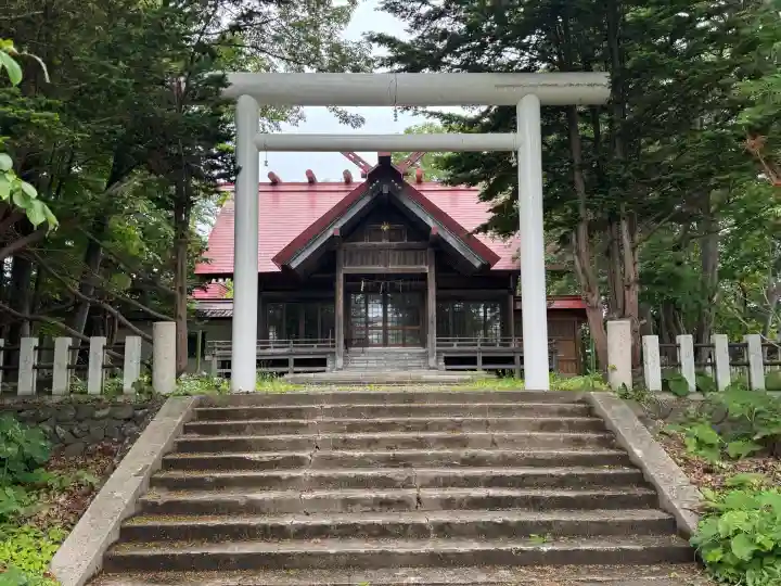 留萌神社の{uncategorized: "未分類", other: "その他", undefined: "問題あり", building: "その他建物", grave: "お墓", sacred_gate: "鳥居", guardian: "狛犬", statue: "像", buddha: "仏像", history: "歴史", nature: "自然", garden: "庭園", animal: "動物", pagoda: "塔", temizu: "手水舎", mountain_gate: "山門・神門", sanctuary: "本殿・本堂", subordinate: "末社・摂社", art: "芸術", scenery: "景色", jizo: "地蔵", ema: "絵馬", goshuin: "御朱印", omikuji: "おみくじ", items: "授与品その他", amulet: "お守り", goshuincho: "御朱印帳", eats: "食事", festival: "お祭り", votive_dance: "神楽", shichigosan: "七五三参", wedding: "結婚式", experience: "体験その他", initially: "初詣", around: "周辺", anti_infection: "感染症対策"}