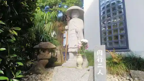 宝蔵寺の像