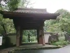 清瀧寺の山門