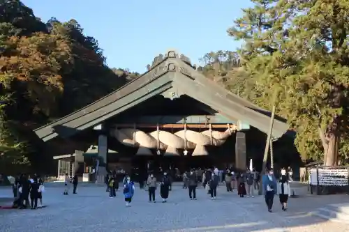 出雲大社の{uncategorized: "未分類", other: "その他", undefined: "問題あり", building: "その他建物", grave: "お墓", sacred_gate: "鳥居", guardian: "狛犬", statue: "像", buddha: "仏像", history: "歴史", nature: "自然", garden: "庭園", animal: "動物", pagoda: "塔", temizu: "手水舎", mountain_gate: "山門・神門", sanctuary: "本殿・本堂", subordinate: "末社・摂社", art: "芸術", scenery: "景色", jizo: "地蔵", ema: "絵馬", goshuin: "御朱印", omikuji: "おみくじ", items: "授与品その他", amulet: "お守り", goshuincho: "御朱印帳", eats: "食事", festival: "お祭り", votive_dance: "神楽", shichigosan: "七五三参", wedding: "結婚式", experience: "体験その他", initially: "初詣", around: "周辺", anti_infection: "感染症対策"}