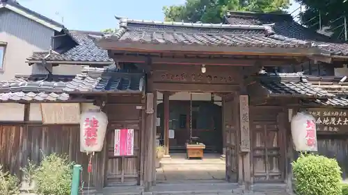 養智院の山門