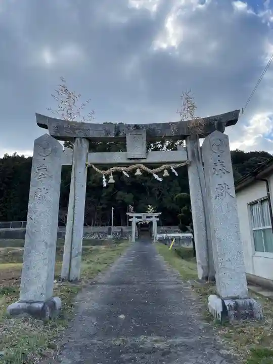 村社八幡宮の鳥居