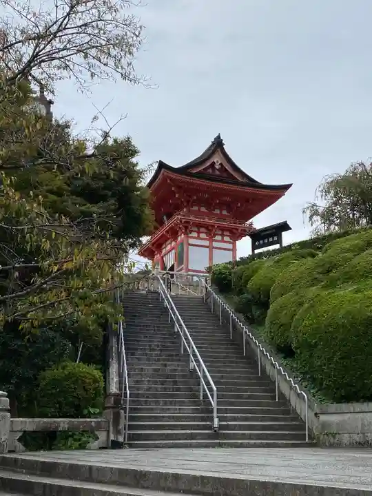 清水寺の山門・神門