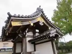 真勝院の山門