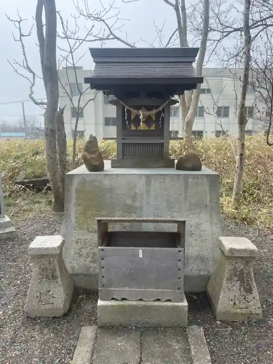 龍神社(釧路厳島神社)の{uncategorized: "未分類", other: "その他", undefined: "問題あり", building: "その他建物", grave: "お墓", sacred_gate: "鳥居", guardian: "狛犬", statue: "像", buddha: "仏像", history: "歴史", nature: "自然", garden: "庭園", animal: "動物", pagoda: "塔", temizu: "手水舎", mountain_gate: "山門・神門", sanctuary: "本殿・本堂", subordinate: "末社・摂社", art: "芸術", scenery: "景色", jizo: "地蔵", ema: "絵馬", goshuin: "御朱印", omikuji: "おみくじ", items: "授与品その他", amulet: "お守り", goshuincho: "御朱印帳", eats: "食事", festival: "お祭り", votive_dance: "神楽", shichigosan: "七五三参", wedding: "結婚式", experience: "体験その他", initially: "初詣", around: "周辺", anti_infection: "感染症対策"}