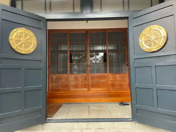 法徳寺の{uncategorized: "未分類", other: "その他", undefined: "問題あり", building: "その他建物", grave: "お墓", sacred_gate: "鳥居", guardian: "狛犬", statue: "像", buddha: "仏像", history: "歴史", nature: "自然", garden: "庭園", animal: "動物", pagoda: "塔", temizu: "手水舎", mountain_gate: "山門・神門", sanctuary: "本殿・本堂", subordinate: "末社・摂社", art: "芸術", scenery: "景色", jizo: "地蔵", ema: "絵馬", goshuin: "御朱印", omikuji: "おみくじ", items: "授与品その他", amulet: "お守り", goshuincho: "御朱印帳", eats: "食事", festival: "お祭り", votive_dance: "神楽", shichigosan: "七五三参", wedding: "結婚式", experience: "体験その他", initially: "初詣", around: "周辺", anti_infection: "感染症対策"}