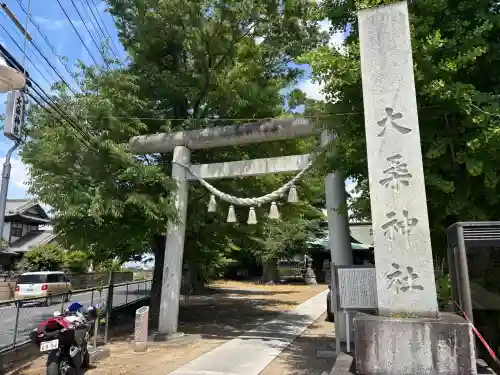 大桑神社の{uncategorized: "未分類", other: "その他", undefined: "問題あり", building: "その他建物", grave: "お墓", sacred_gate: "鳥居", guardian: "狛犬", statue: "像", buddha: "仏像", history: "歴史", nature: "自然", garden: "庭園", animal: "動物", pagoda: "塔", temizu: "手水舎", mountain_gate: "山門・神門", sanctuary: "本殿・本堂", subordinate: "末社・摂社", art: "芸術", scenery: "景色", jizo: "地蔵", ema: "絵馬", goshuin: "御朱印", omikuji: "おみくじ", items: "授与品その他", amulet: "お守り", goshuincho: "御朱印帳", eats: "食事", festival: "お祭り", votive_dance: "神楽", shichigosan: "七五三参", wedding: "結婚式", experience: "体験その他", initially: "初詣", around: "周辺", anti_infection: "感染症対策"}