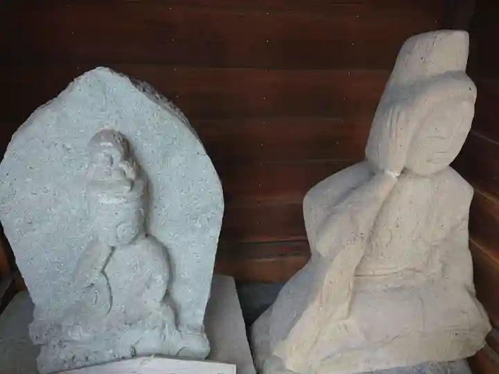 祠(地蔵)の仏像