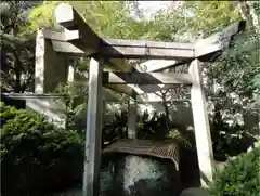 三囲神社の鳥居