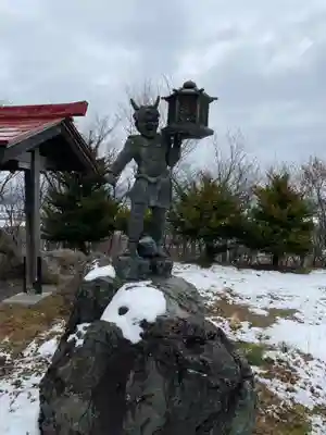 中富良野神社の像