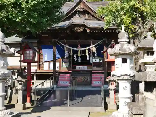 小泉稲荷神社の本殿