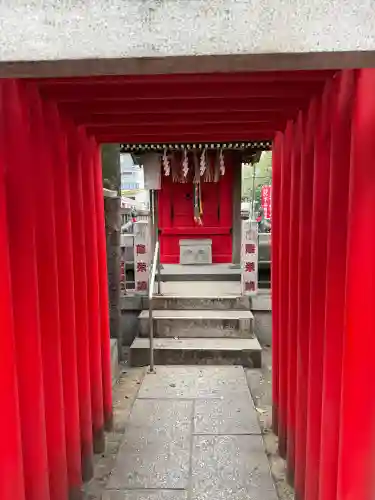 隆栄稲荷神社の{uncategorized: "未分類", other: "その他", undefined: "問題あり", building: "その他建物", grave: "お墓", sacred_gate: "鳥居", guardian: "狛犬", statue: "像", buddha: "仏像", history: "歴史", nature: "自然", garden: "庭園", animal: "動物", pagoda: "塔", temizu: "手水舎", mountain_gate: "山門・神門", sanctuary: "本殿・本堂", subordinate: "末社・摂社", art: "芸術", scenery: "景色", jizo: "地蔵", ema: "絵馬", goshuin: "御朱印", omikuji: "おみくじ", items: "授与品その他", amulet: "お守り", goshuincho: "御朱印帳", eats: "食事", festival: "お祭り", votive_dance: "神楽", shichigosan: "七五三参", wedding: "結婚式", experience: "体験その他", initially: "初詣", around: "周辺", anti_infection: "感染症対策"}