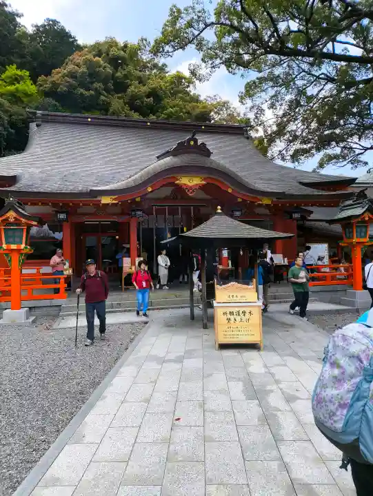 熊野那智大社の{uncategorized: "未分類", other: "その他", undefined: "問題あり", building: "その他建物", grave: "お墓", sacred_gate: "鳥居", guardian: "狛犬", statue: "像", buddha: "仏像", history: "歴史", nature: "自然", garden: "庭園", animal: "動物", pagoda: "塔", temizu: "手水舎", mountain_gate: "山門・神門", sanctuary: "本殿・本堂", subordinate: "末社・摂社", art: "芸術", scenery: "景色", jizo: "地蔵", ema: "絵馬", goshuin: "御朱印", omikuji: "おみくじ", items: "授与品その他", amulet: "お守り", goshuincho: "御朱印帳", eats: "食事", festival: "お祭り", votive_dance: "神楽", shichigosan: "七五三参", wedding: "結婚式", experience: "体験その他", initially: "初詣", around: "周辺", anti_infection: "感染症対策"}
