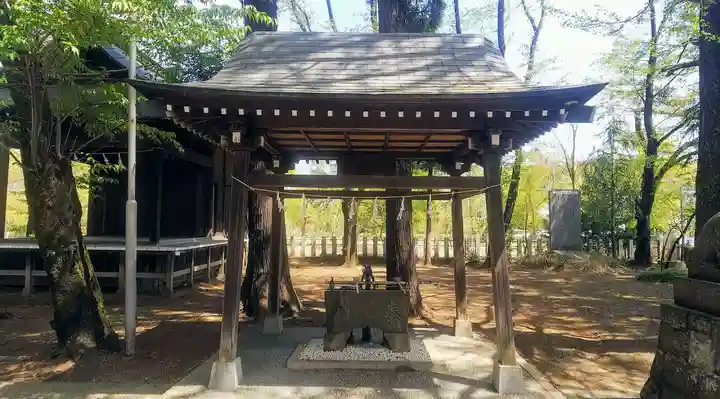 神明社の手水舎
