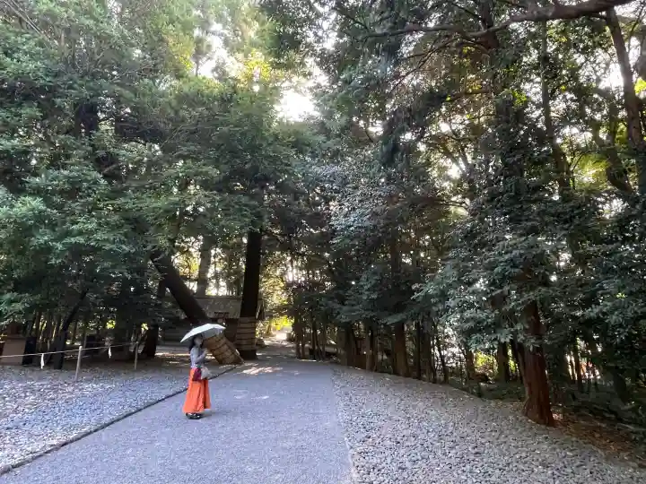 伊雜宮(皇大神宮別宮)の{uncategorized: "未分類", other: "その他", undefined: "問題あり", building: "その他建物", grave: "お墓", sacred_gate: "鳥居", guardian: "狛犬", statue: "像", buddha: "仏像", history: "歴史", nature: "自然", garden: "庭園", animal: "動物", pagoda: "塔", temizu: "手水舎", mountain_gate: "山門・神門", sanctuary: "本殿・本堂", subordinate: "末社・摂社", art: "芸術", scenery: "景色", jizo: "地蔵", ema: "絵馬", goshuin: "御朱印", omikuji: "おみくじ", items: "授与品その他", amulet: "お守り", goshuincho: "御朱印帳", eats: "食事", festival: "お祭り", votive_dance: "神楽", shichigosan: "七五三参", wedding: "結婚式", experience: "体験その他", initially: "初詣", around: "周辺", anti_infection: "感染症対策"}