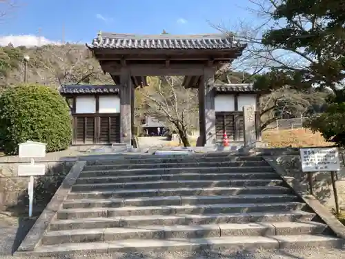 繁多寺の山門