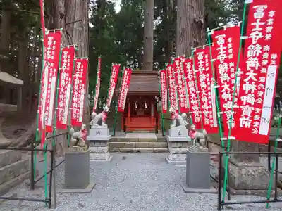 北口本宮冨士浅間神社の末社・摂社