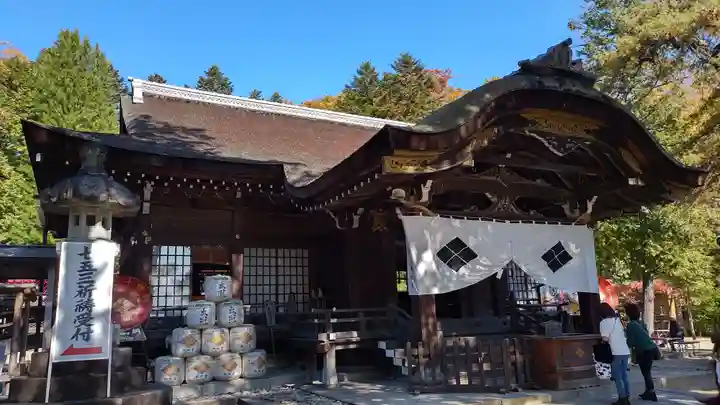 武田神社の本殿・本堂
