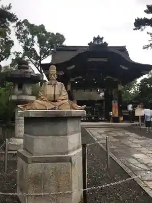 豊国神社の像