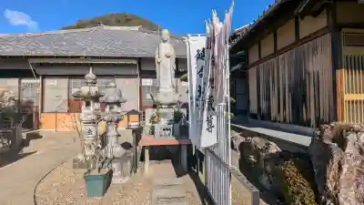 智照院の{uncategorized: "未分類", other: "その他", undefined: "問題あり", building: "その他建物", grave: "お墓", sacred_gate: "鳥居", guardian: "狛犬", statue: "像", buddha: "仏像", history: "歴史", nature: "自然", garden: "庭園", animal: "動物", pagoda: "塔", temizu: "手水舎", mountain_gate: "山門・神門", sanctuary: "本殿・本堂", subordinate: "末社・摂社", art: "芸術", scenery: "景色", jizo: "地蔵", ema: "絵馬", goshuin: "御朱印", omikuji: "おみくじ", items: "授与品その他", amulet: "お守り", goshuincho: "御朱印帳", eats: "食事", festival: "お祭り", votive_dance: "神楽", shichigosan: "七五三参", wedding: "結婚式", experience: "体験その他", initially: "初詣", around: "周辺", anti_infection: "感染症対策"}