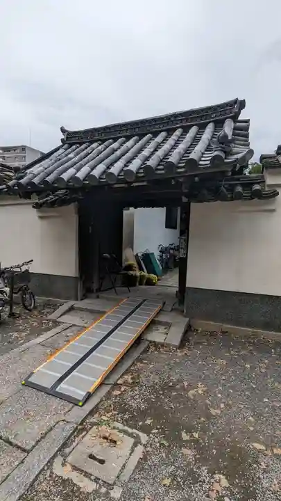 教行院の山門・神門