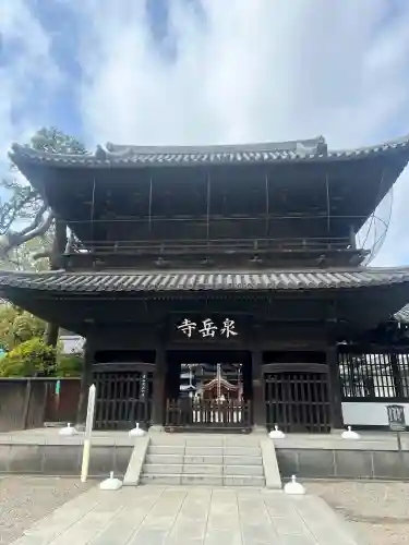 泉岳寺の{uncategorized: "未分類", other: "その他", undefined: "問題あり", building: "その他建物", grave: "お墓", sacred_gate: "鳥居", guardian: "狛犬", statue: "像", buddha: "仏像", history: "歴史", nature: "自然", garden: "庭園", animal: "動物", pagoda: "塔", temizu: "手水舎", mountain_gate: "山門・神門", sanctuary: "本殿・本堂", subordinate: "末社・摂社", art: "芸術", scenery: "景色", jizo: "地蔵", ema: "絵馬", goshuin: "御朱印", omikuji: "おみくじ", items: "授与品その他", amulet: "お守り", goshuincho: "御朱印帳", eats: "食事", festival: "お祭り", votive_dance: "神楽", shichigosan: "七五三参", wedding: "結婚式", experience: "体験その他", initially: "初詣", around: "周辺", anti_infection: "感染症対策"}