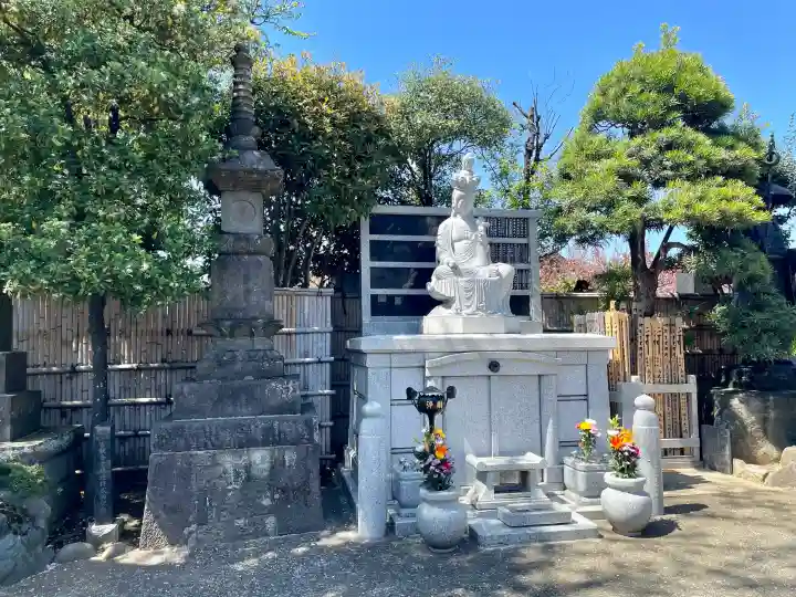 実相院の{uncategorized: "未分類", other: "その他", undefined: "問題あり", building: "その他建物", grave: "お墓", sacred_gate: "鳥居", guardian: "狛犬", statue: "像", buddha: "仏像", history: "歴史", nature: "自然", garden: "庭園", animal: "動物", pagoda: "塔", temizu: "手水舎", mountain_gate: "山門・神門", sanctuary: "本殿・本堂", subordinate: "末社・摂社", art: "芸術", scenery: "景色", jizo: "地蔵", ema: "絵馬", goshuin: "御朱印", omikuji: "おみくじ", items: "授与品その他", amulet: "お守り", goshuincho: "御朱印帳", eats: "食事", festival: "お祭り", votive_dance: "神楽", shichigosan: "七五三参", wedding: "結婚式", experience: "体験その他", initially: "初詣", around: "周辺", anti_infection: "感染症対策"}