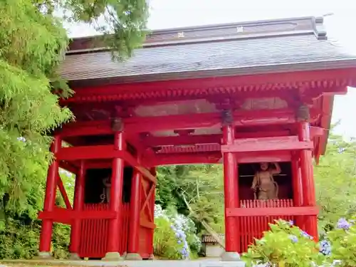 日運寺の山門