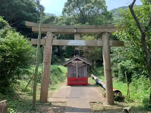 三柱神社の鳥居