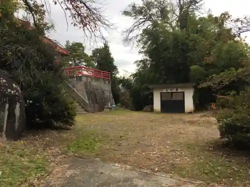 山梨岡神社の建物その他