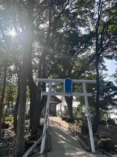 龍神社の{uncategorized: "未分類", other: "その他", undefined: "問題あり", building: "その他建物", grave: "お墓", sacred_gate: "鳥居", guardian: "狛犬", statue: "像", buddha: "仏像", history: "歴史", nature: "自然", garden: "庭園", animal: "動物", pagoda: "塔", temizu: "手水舎", mountain_gate: "山門・神門", sanctuary: "本殿・本堂", subordinate: "末社・摂社", art: "芸術", scenery: "景色", jizo: "地蔵", ema: "絵馬", goshuin: "御朱印", omikuji: "おみくじ", items: "授与品その他", amulet: "お守り", goshuincho: "御朱印帳", eats: "食事", festival: "お祭り", votive_dance: "神楽", shichigosan: "七五三参", wedding: "結婚式", experience: "体験その他", initially: "初詣", around: "周辺", anti_infection: "感染症対策"}