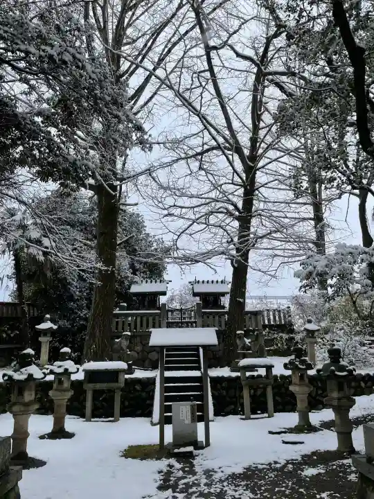 若宮神明社の{uncategorized: "未分類", other: "その他", undefined: "問題あり", building: "その他建物", grave: "お墓", sacred_gate: "鳥居", guardian: "狛犬", statue: "像", buddha: "仏像", history: "歴史", nature: "自然", garden: "庭園", animal: "動物", pagoda: "塔", temizu: "手水舎", mountain_gate: "山門・神門", sanctuary: "本殿・本堂", subordinate: "末社・摂社", art: "芸術", scenery: "景色", jizo: "地蔵", ema: "絵馬", goshuin: "御朱印", omikuji: "おみくじ", items: "授与品その他", amulet: "お守り", goshuincho: "御朱印帳", eats: "食事", festival: "お祭り", votive_dance: "神楽", shichigosan: "七五三参", wedding: "結婚式", experience: "体験その他", initially: "初詣", around: "周辺", anti_infection: "感染症対策"}
