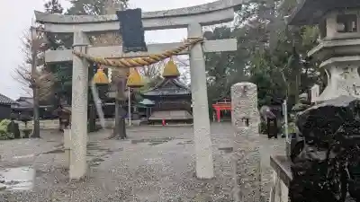 飯開神社の{uncategorized: "未分類", other: "その他", undefined: "問題あり", building: "その他建物", grave: "お墓", sacred_gate: "鳥居", guardian: "狛犬", statue: "像", buddha: "仏像", history: "歴史", nature: "自然", garden: "庭園", animal: "動物", pagoda: "塔", temizu: "手水舎", mountain_gate: "山門・神門", sanctuary: "本殿・本堂", subordinate: "末社・摂社", art: "芸術", scenery: "景色", jizo: "地蔵", ema: "絵馬", goshuin: "御朱印", omikuji: "おみくじ", items: "授与品その他", amulet: "お守り", goshuincho: "御朱印帳", eats: "食事", festival: "お祭り", votive_dance: "神楽", shichigosan: "七五三参", wedding: "結婚式", experience: "体験その他", initially: "初詣", around: "周辺", anti_infection: "感染症対策"}