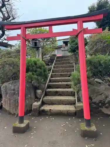 和田稲荷神社の{uncategorized: "未分類", other: "その他", undefined: "問題あり", building: "その他建物", grave: "お墓", sacred_gate: "鳥居", guardian: "狛犬", statue: "像", buddha: "仏像", history: "歴史", nature: "自然", garden: "庭園", animal: "動物", pagoda: "塔", temizu: "手水舎", mountain_gate: "山門・神門", sanctuary: "本殿・本堂", subordinate: "末社・摂社", art: "芸術", scenery: "景色", jizo: "地蔵", ema: "絵馬", goshuin: "御朱印", omikuji: "おみくじ", items: "授与品その他", amulet: "お守り", goshuincho: "御朱印帳", eats: "食事", festival: "お祭り", votive_dance: "神楽", shichigosan: "七五三参", wedding: "結婚式", experience: "体験その他", initially: "初詣", around: "周辺", anti_infection: "感染症対策"}