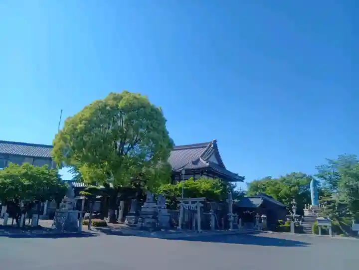 天神神社(柳津天神神社)の{uncategorized: "未分類", other: "その他", undefined: "問題あり", building: "その他建物", grave: "お墓", sacred_gate: "鳥居", guardian: "狛犬", statue: "像", buddha: "仏像", history: "歴史", nature: "自然", garden: "庭園", animal: "動物", pagoda: "塔", temizu: "手水舎", mountain_gate: "山門・神門", sanctuary: "本殿・本堂", subordinate: "末社・摂社", art: "芸術", scenery: "景色", jizo: "地蔵", ema: "絵馬", goshuin: "御朱印", omikuji: "おみくじ", items: "授与品その他", amulet: "お守り", goshuincho: "御朱印帳", eats: "食事", festival: "お祭り", votive_dance: "神楽", shichigosan: "七五三参", wedding: "結婚式", experience: "体験その他", initially: "初詣", around: "周辺", anti_infection: "感染症対策"}