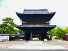 建中寺の山門