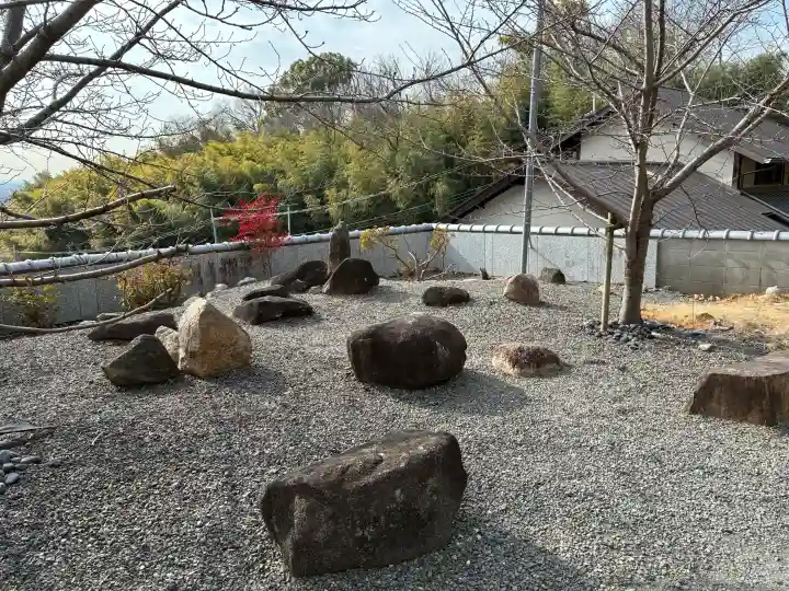 安岡寺の{uncategorized: "未分類", other: "その他", undefined: "問題あり", building: "その他建物", grave: "お墓", sacred_gate: "鳥居", guardian: "狛犬", statue: "像", buddha: "仏像", history: "歴史", nature: "自然", garden: "庭園", animal: "動物", pagoda: "塔", temizu: "手水舎", mountain_gate: "山門・神門", sanctuary: "本殿・本堂", subordinate: "末社・摂社", art: "芸術", scenery: "景色", jizo: "地蔵", ema: "絵馬", goshuin: "御朱印", omikuji: "おみくじ", items: "授与品その他", amulet: "お守り", goshuincho: "御朱印帳", eats: "食事", festival: "お祭り", votive_dance: "神楽", shichigosan: "七五三参", wedding: "結婚式", experience: "体験その他", initially: "初詣", around: "周辺", anti_infection: "感染症対策"}